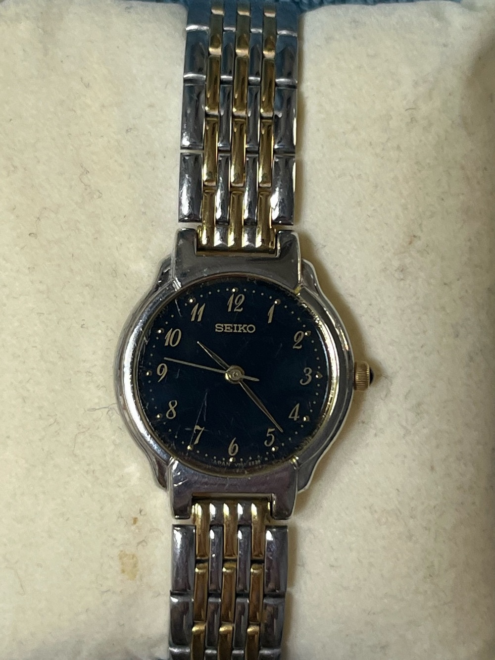 Vintage Seiko V701-2C10 Women’s Dress Watch Two-Tone (Gold/Silver)